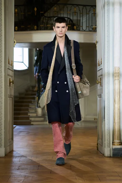 Look 60